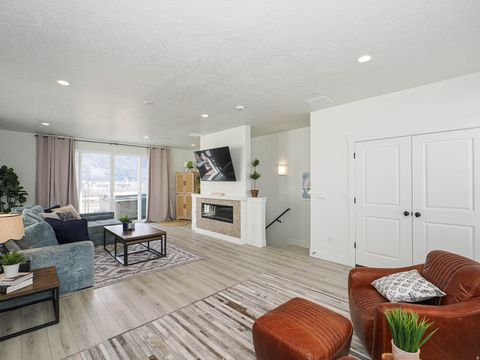 Tiny photo for 571 N 1400 W, Farmington, UT 84025 (MLS # 2137937)