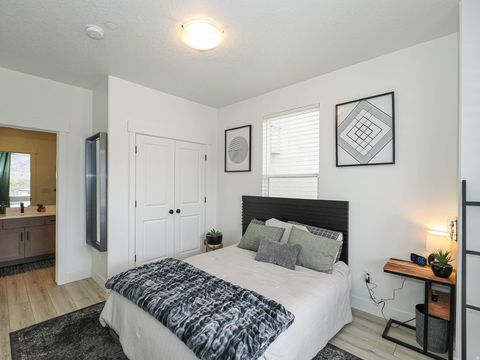 Tiny photo for 571 N 1400 W, Farmington, UT 84025 (MLS # 2137937)