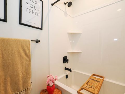 Tiny photo for 571 N 1400 W, Farmington, UT 84025 (MLS # 2137937)