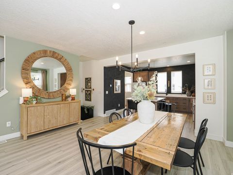 Tiny photo for 571 N 1400 W, Farmington, UT 84025 (MLS # 2137937)