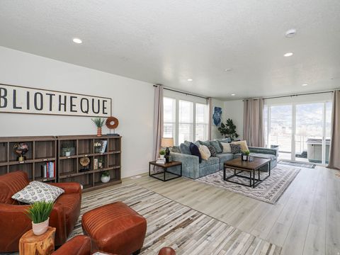 Tiny photo for 571 N 1400 W, Farmington, UT 84025 (MLS # 2137937)