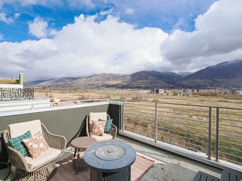 Tiny photo for 571 N 1400 W, Farmington, UT 84025 (MLS # 2137937)