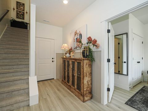 Tiny photo for 571 N 1400 W, Farmington, UT 84025 (MLS # 2137937)