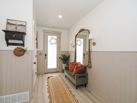 Tiny photo for 571 N 1400 W, Farmington, UT 84025 (MLS # 2137937)