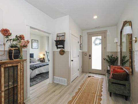 Tiny photo for 571 N 1400 W, Farmington, UT 84025 (MLS # 2137937)