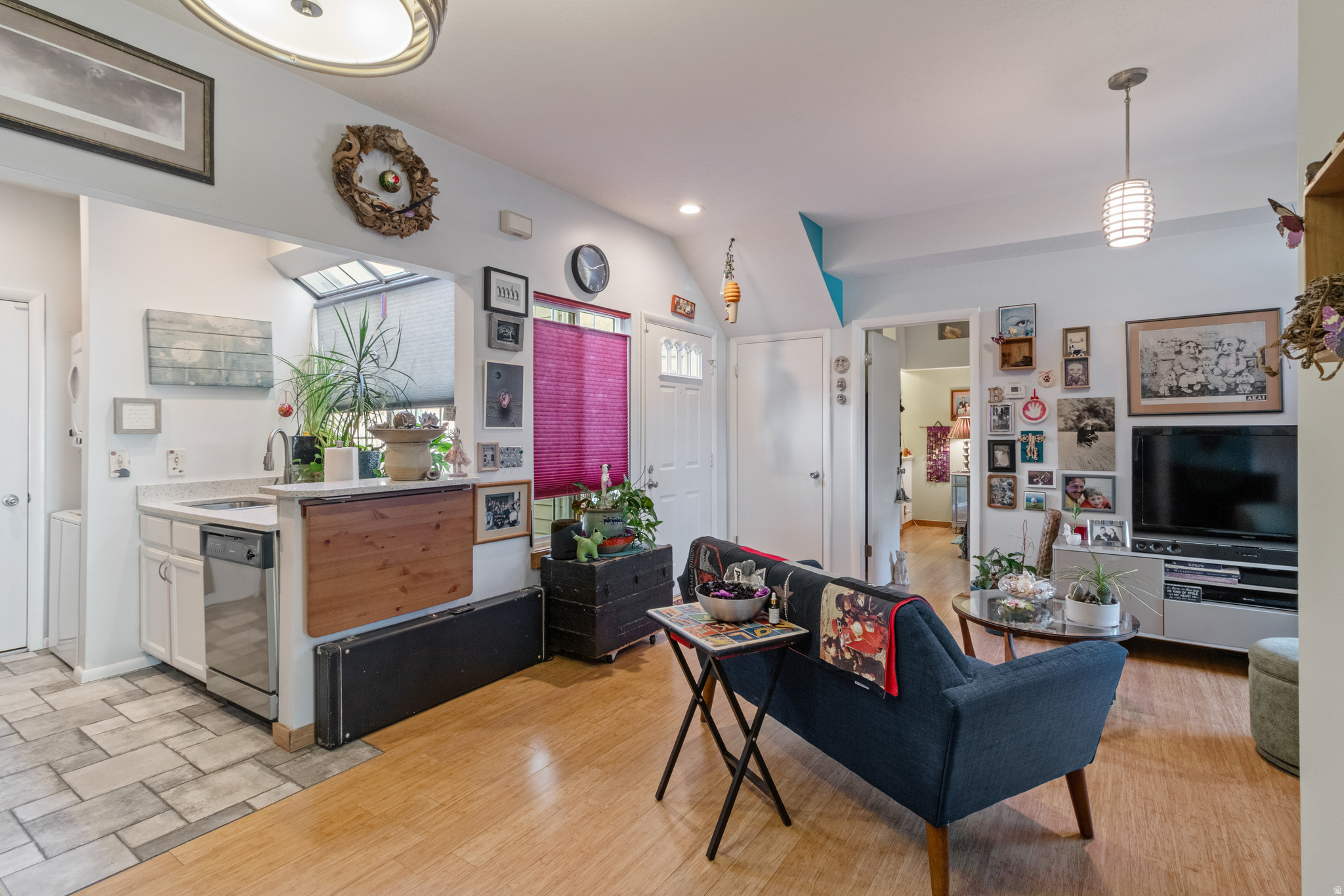 CROSSPOINTE CONDOS - Residential