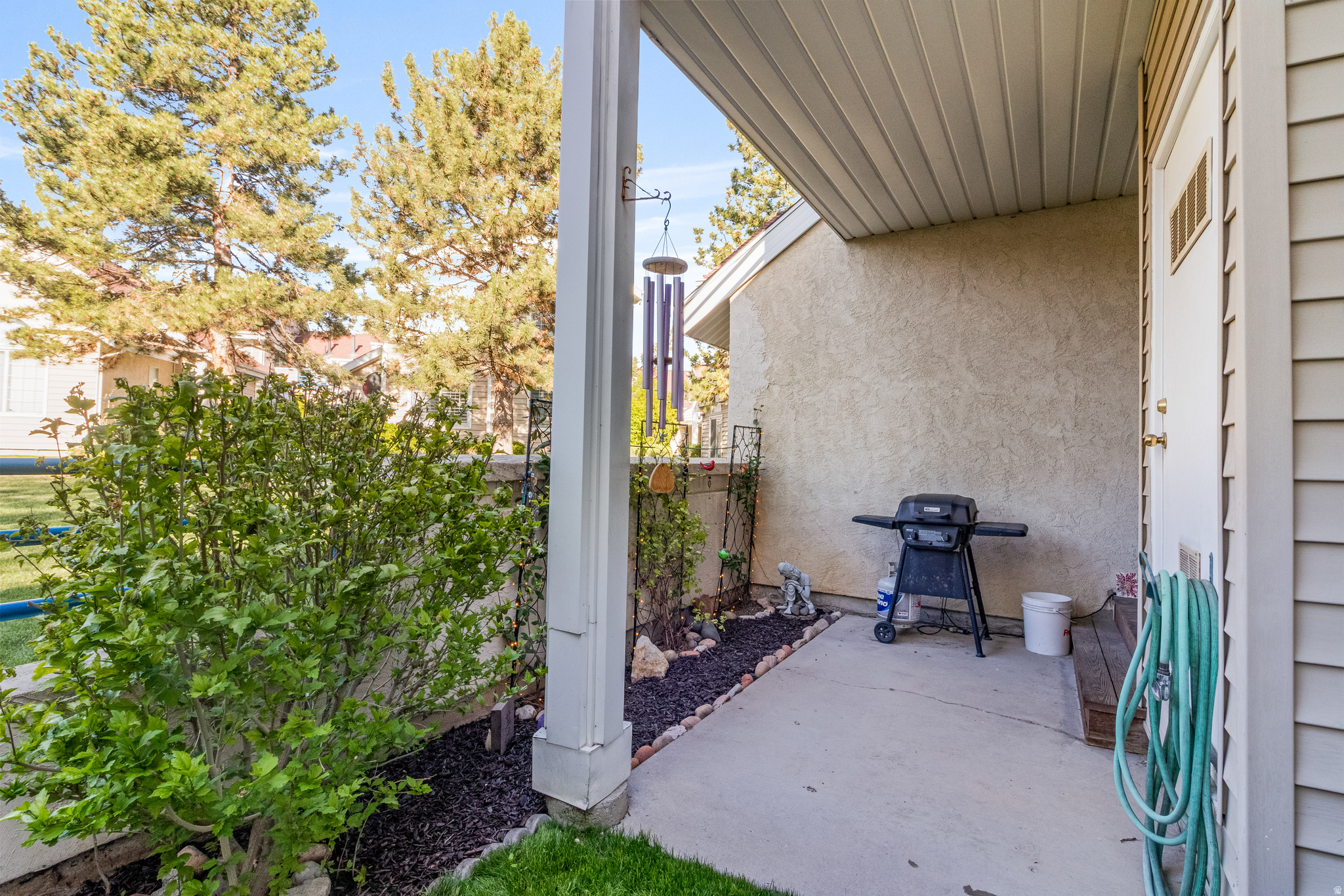 CROSSPOINTE CONDOS - Residential