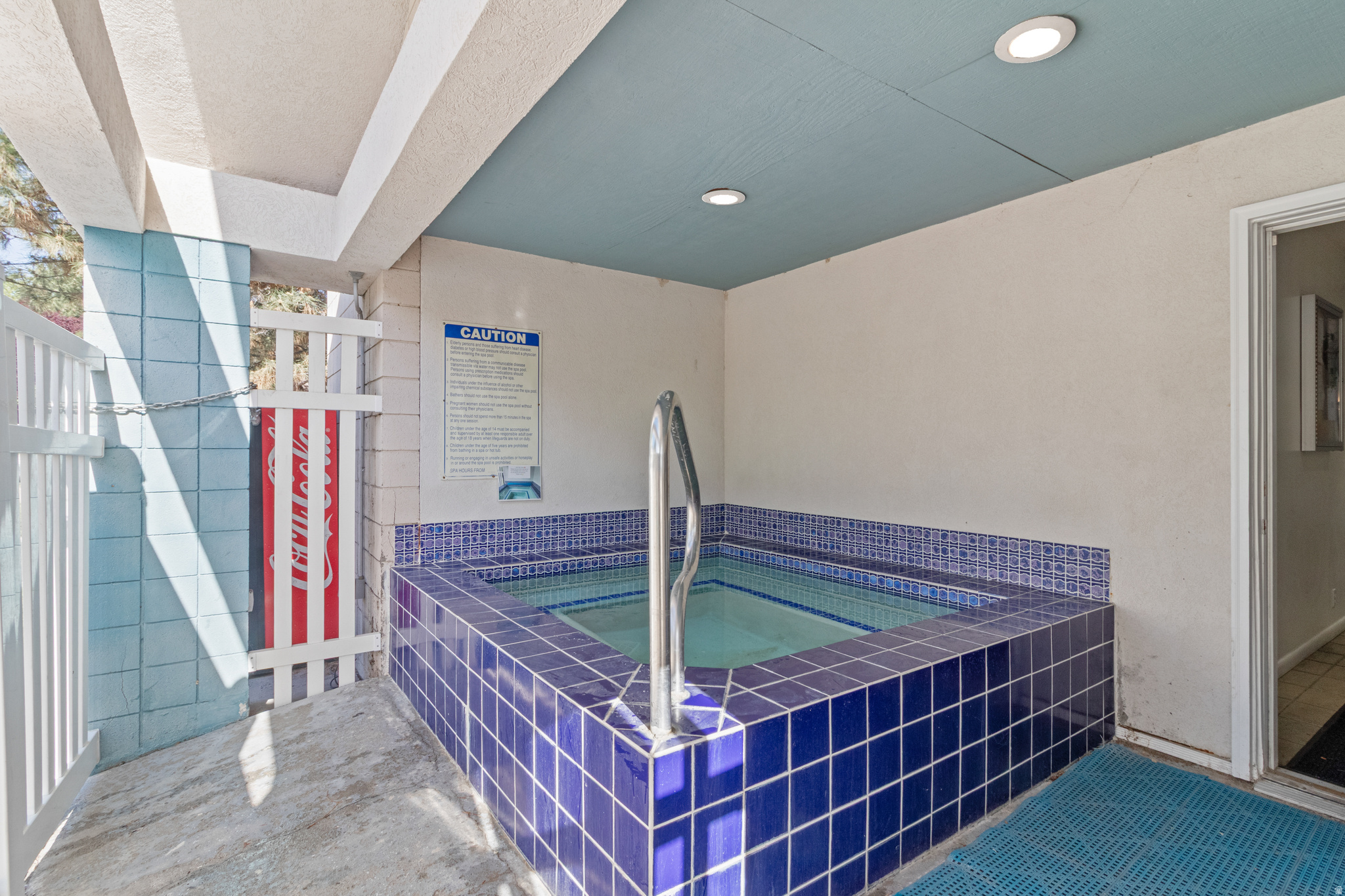 CROSSPOINTE CONDOS - Residential