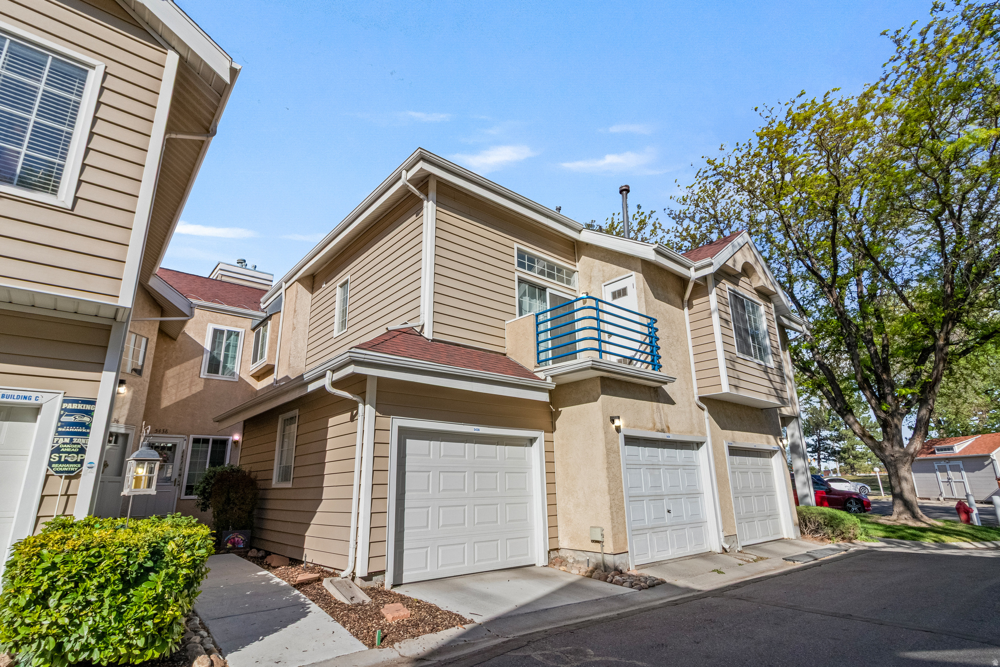 CROSSPOINTE CONDOS - Residential