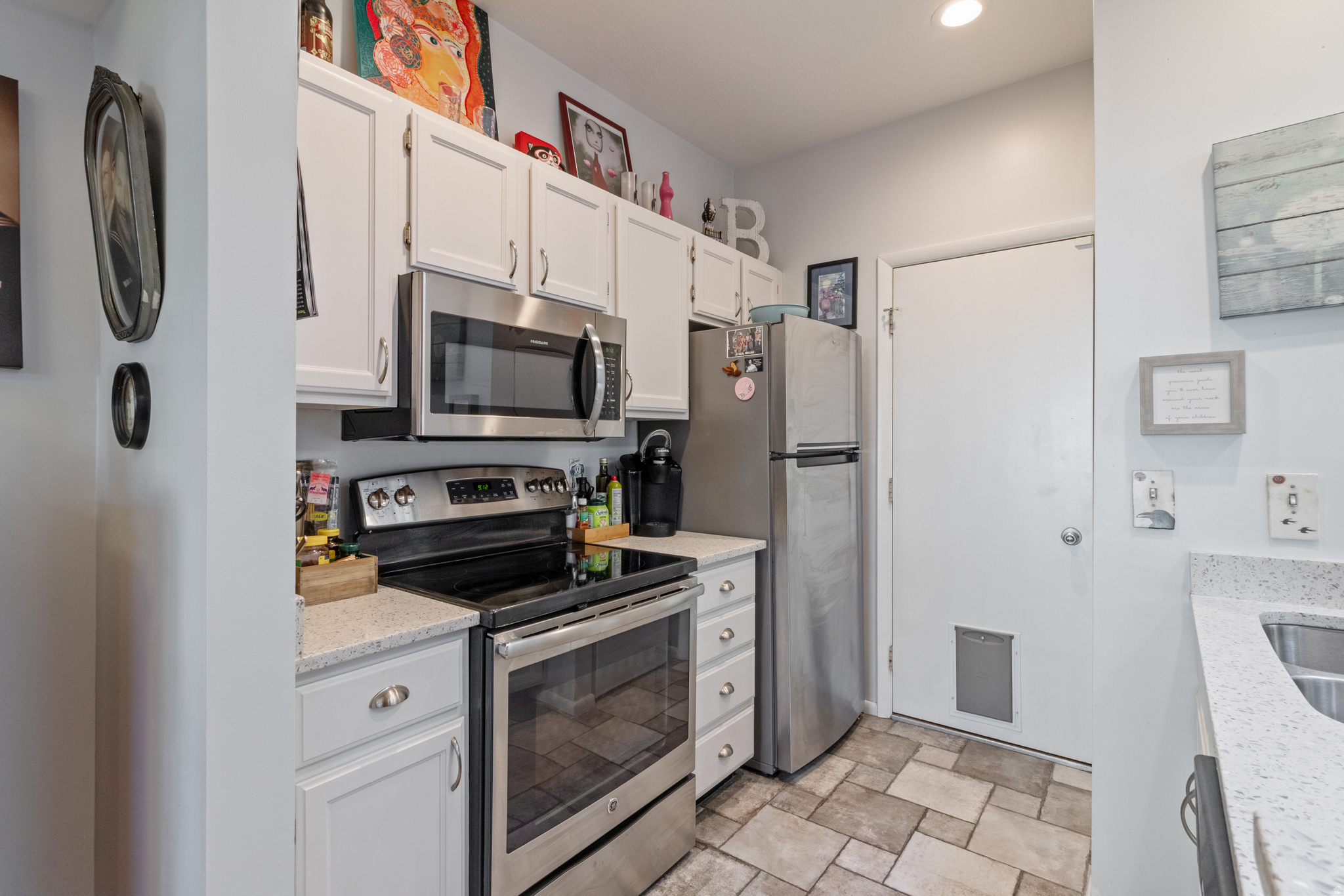 CROSSPOINTE CONDOS - Residential