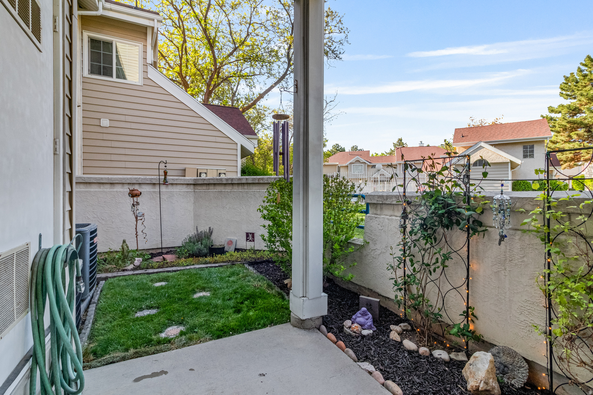 CROSSPOINTE CONDOS - Residential