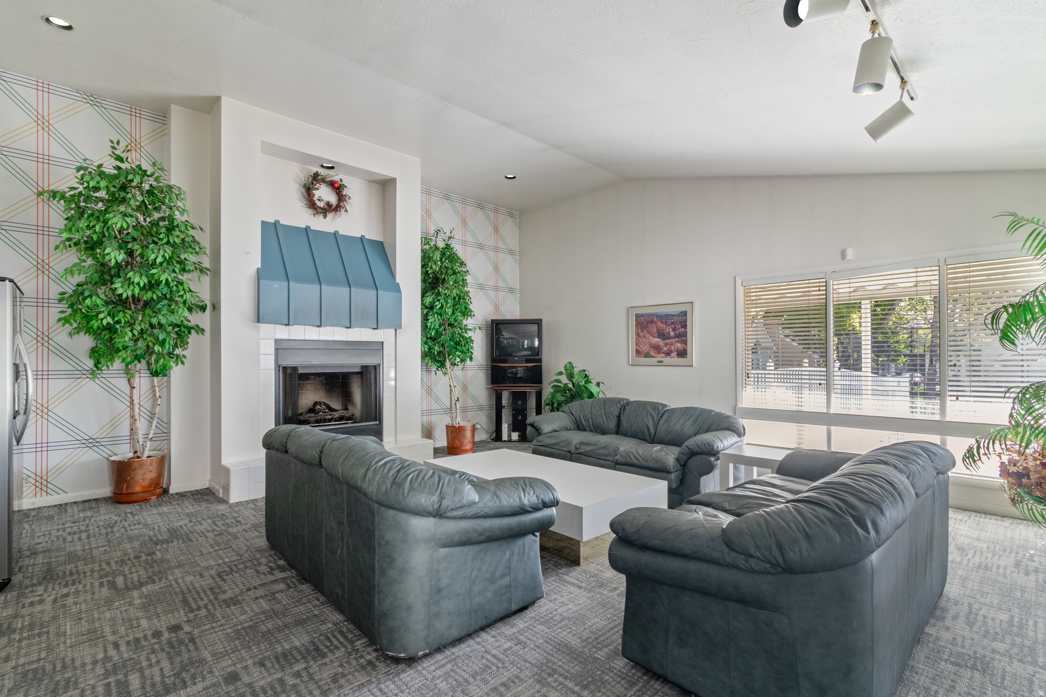 CROSSPOINTE CONDOS - Residential