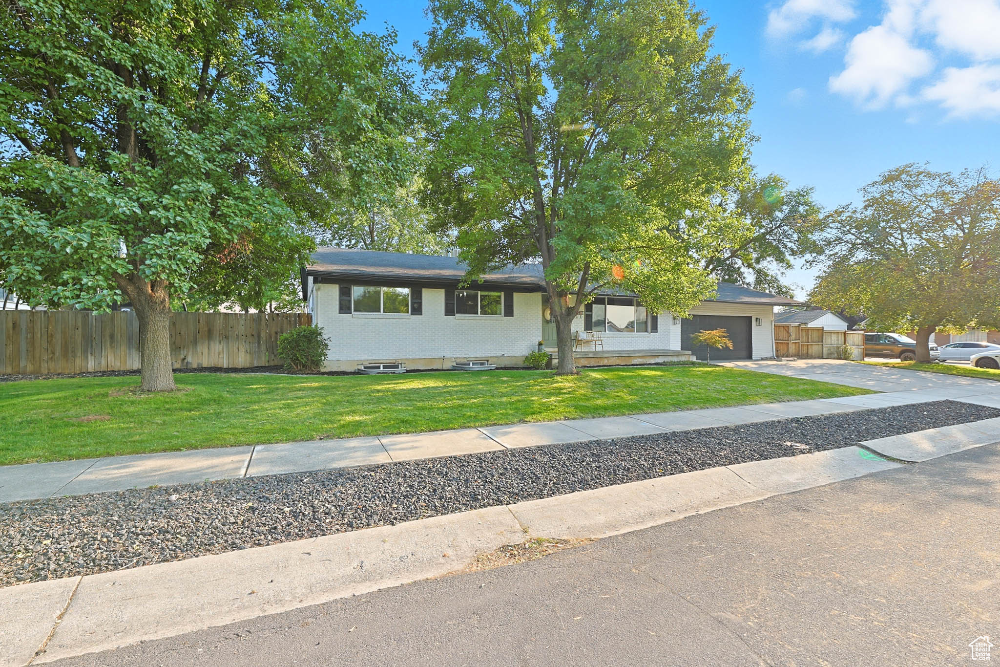 DAYSEN HEIGHTS - Residential