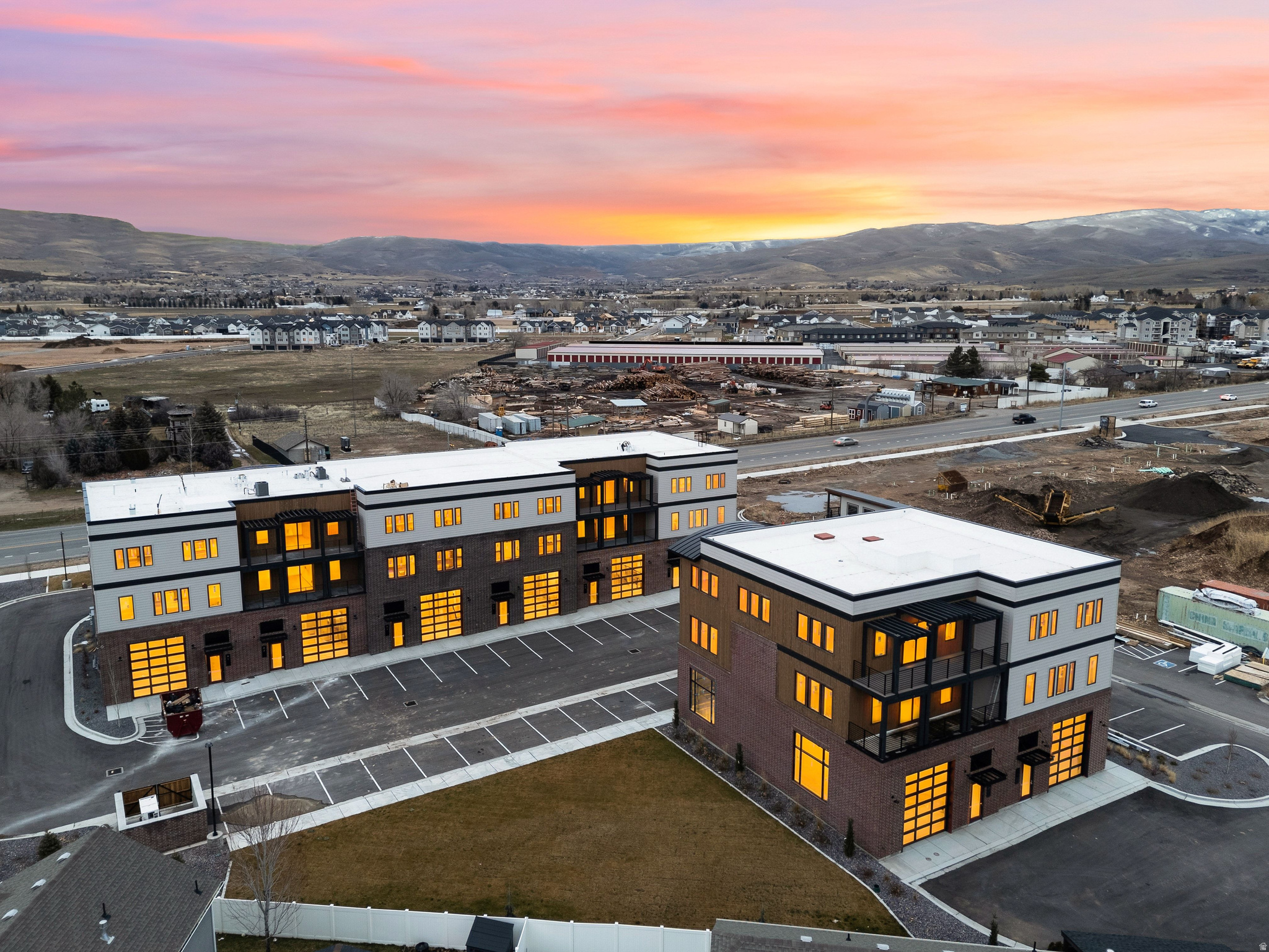 MOUNTAIN VIEW COMMONS - Residential