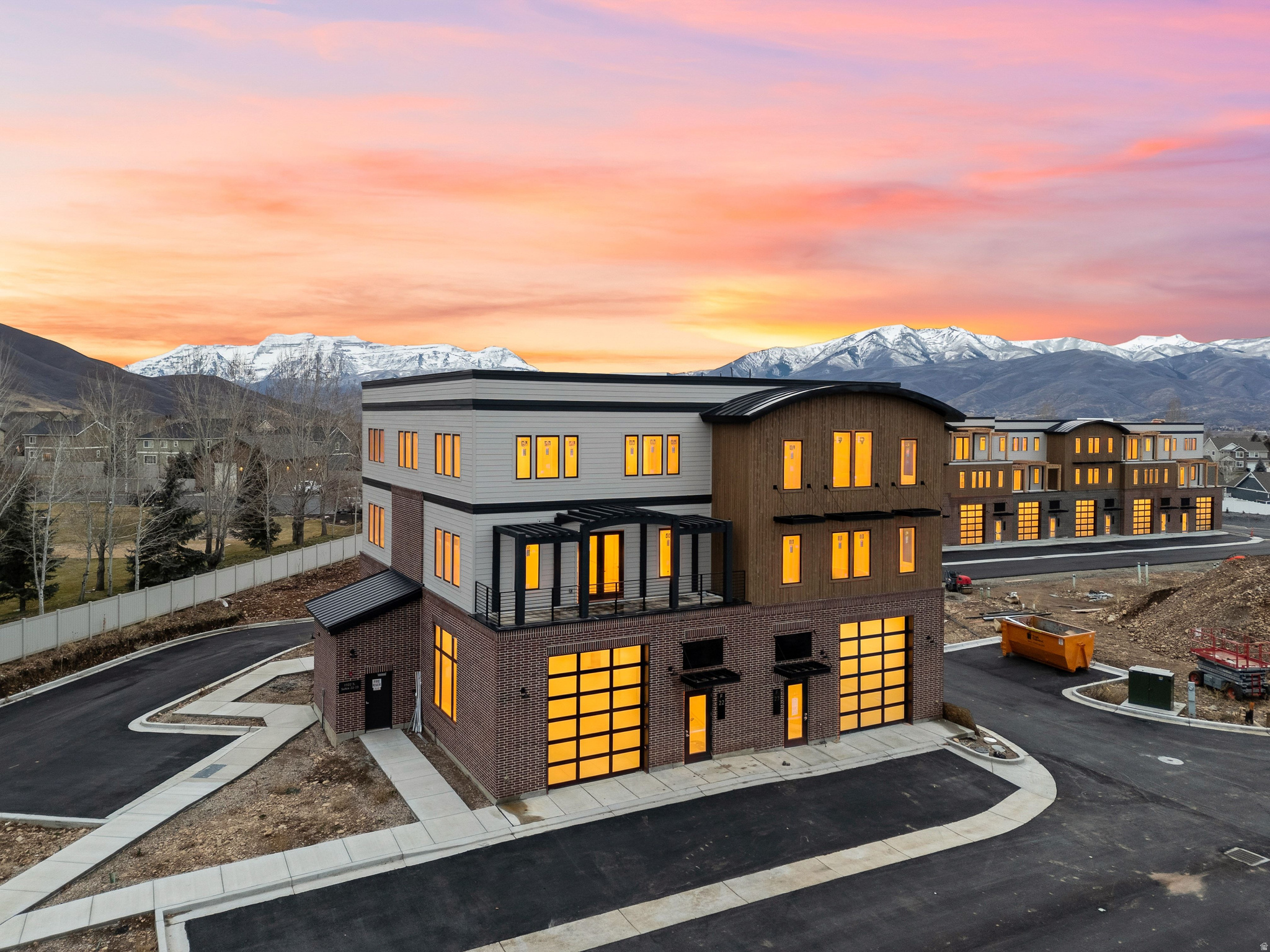 MOUNTAIN VIEW COMMONS - Residential