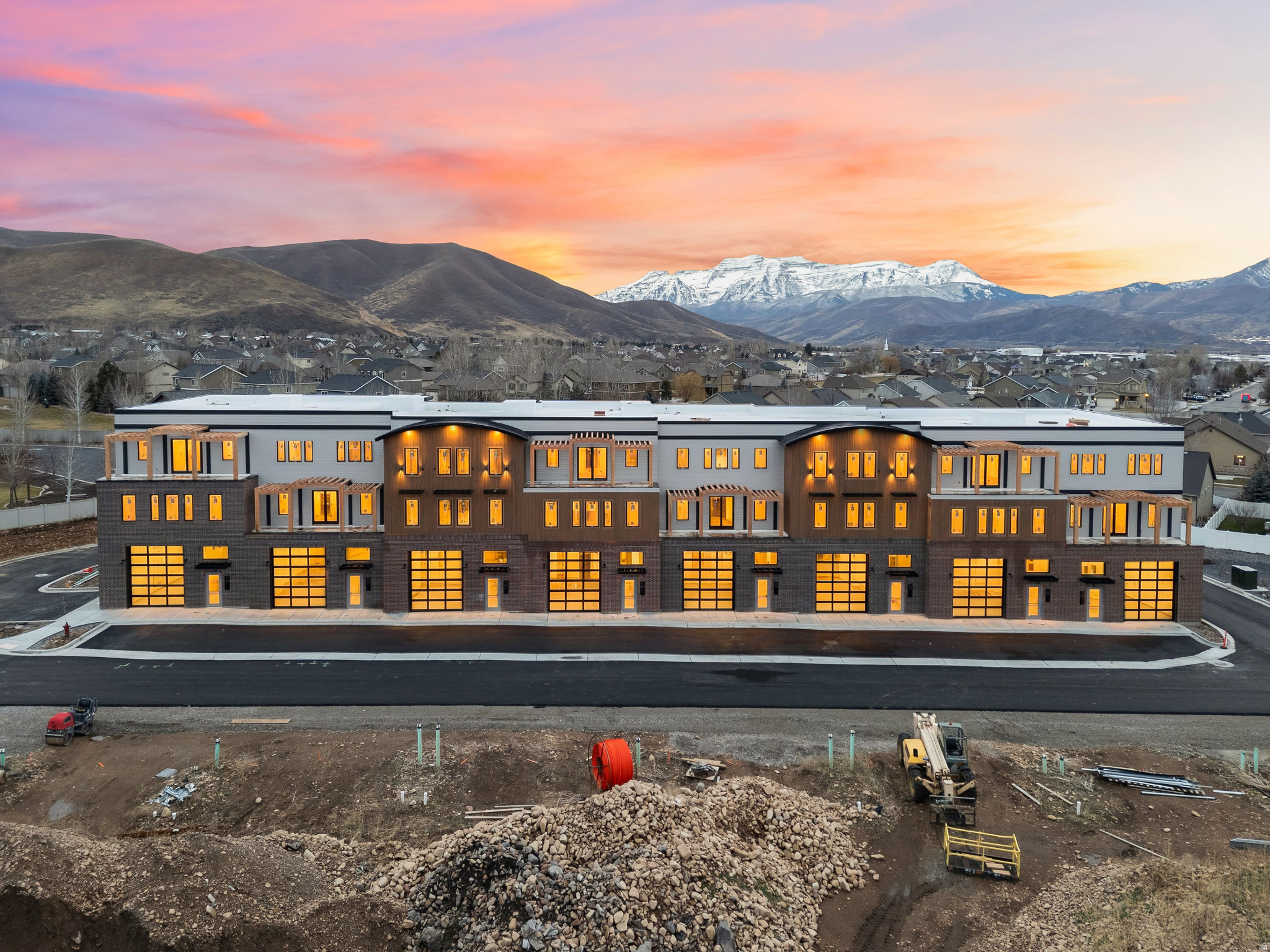 MOUNTAIN VIEW COMMONS - Residential