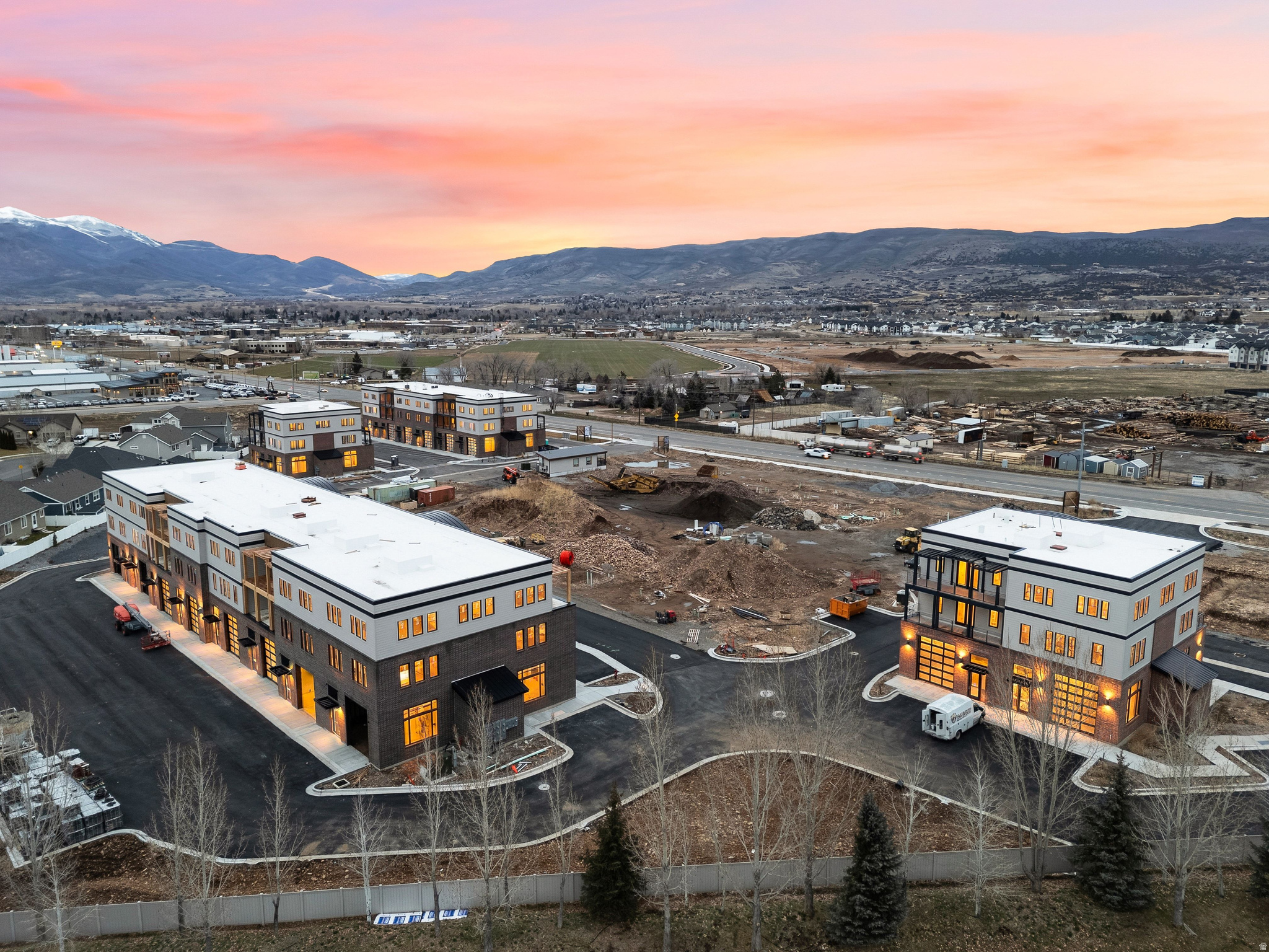 MOUNTAIN VIEW COMMONS - Residential