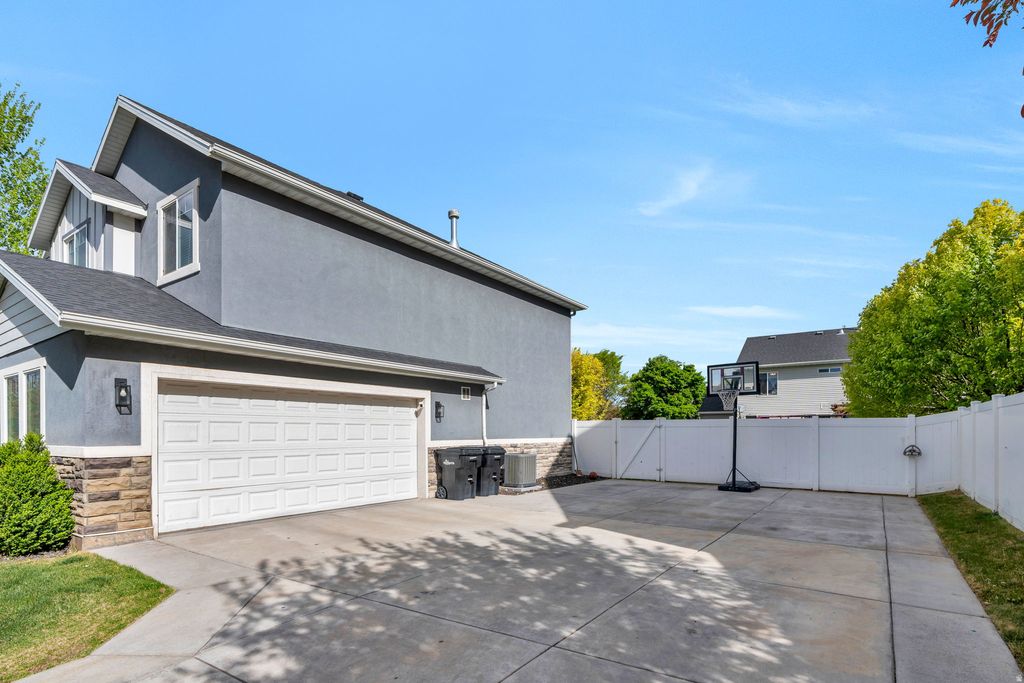 Photo of 834 W 375 N, Springville, UT 84663 (MLS # 2153073)