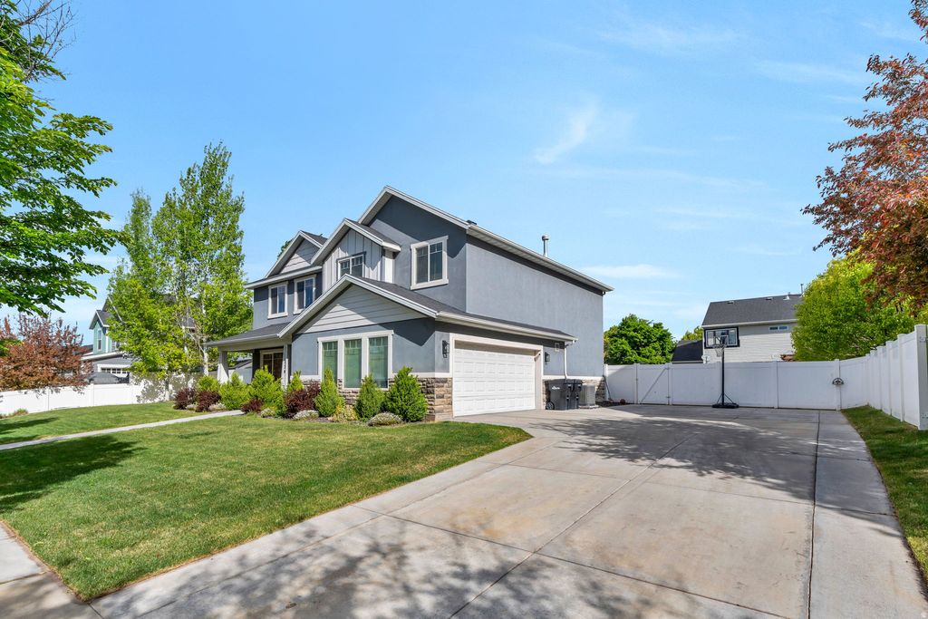 Photo of 834 W 375 N, Springville, UT 84663 (MLS # 2153073)