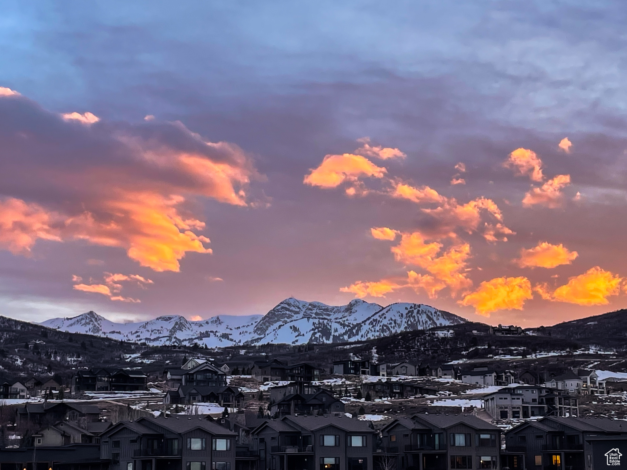 LAKESIDE VILLAGE - Residential