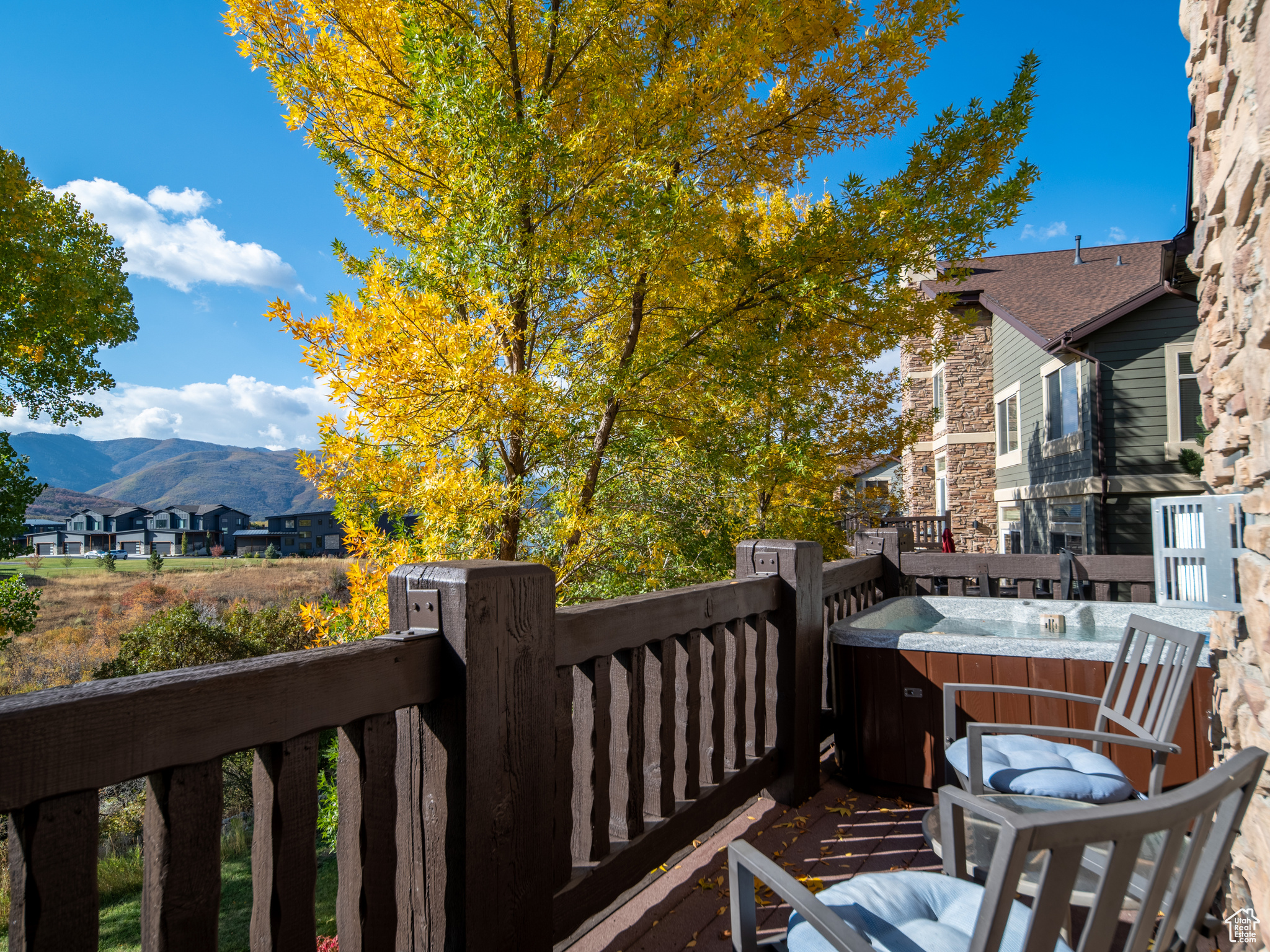 LAKESIDE VILLAGE - Residential