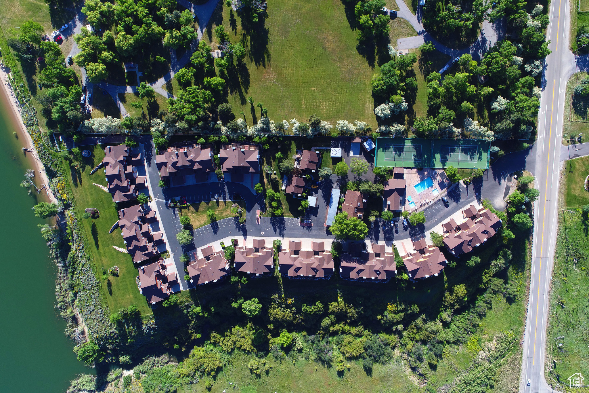 LAKESIDE VILLAGE - Residential