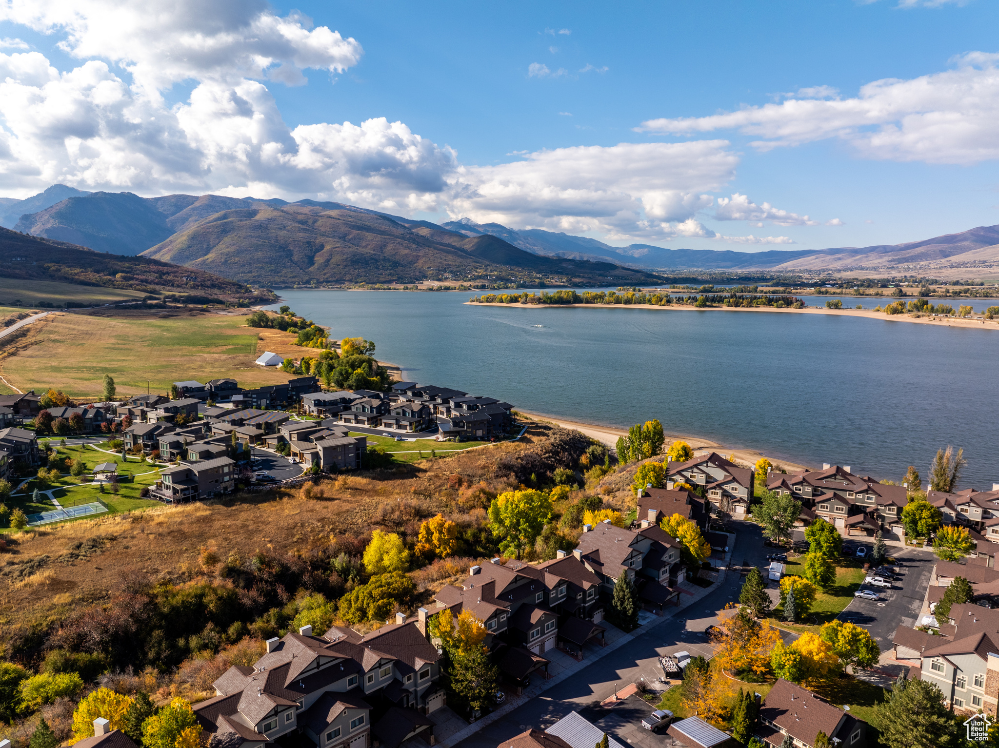 LAKESIDE VILLAGE - Residential