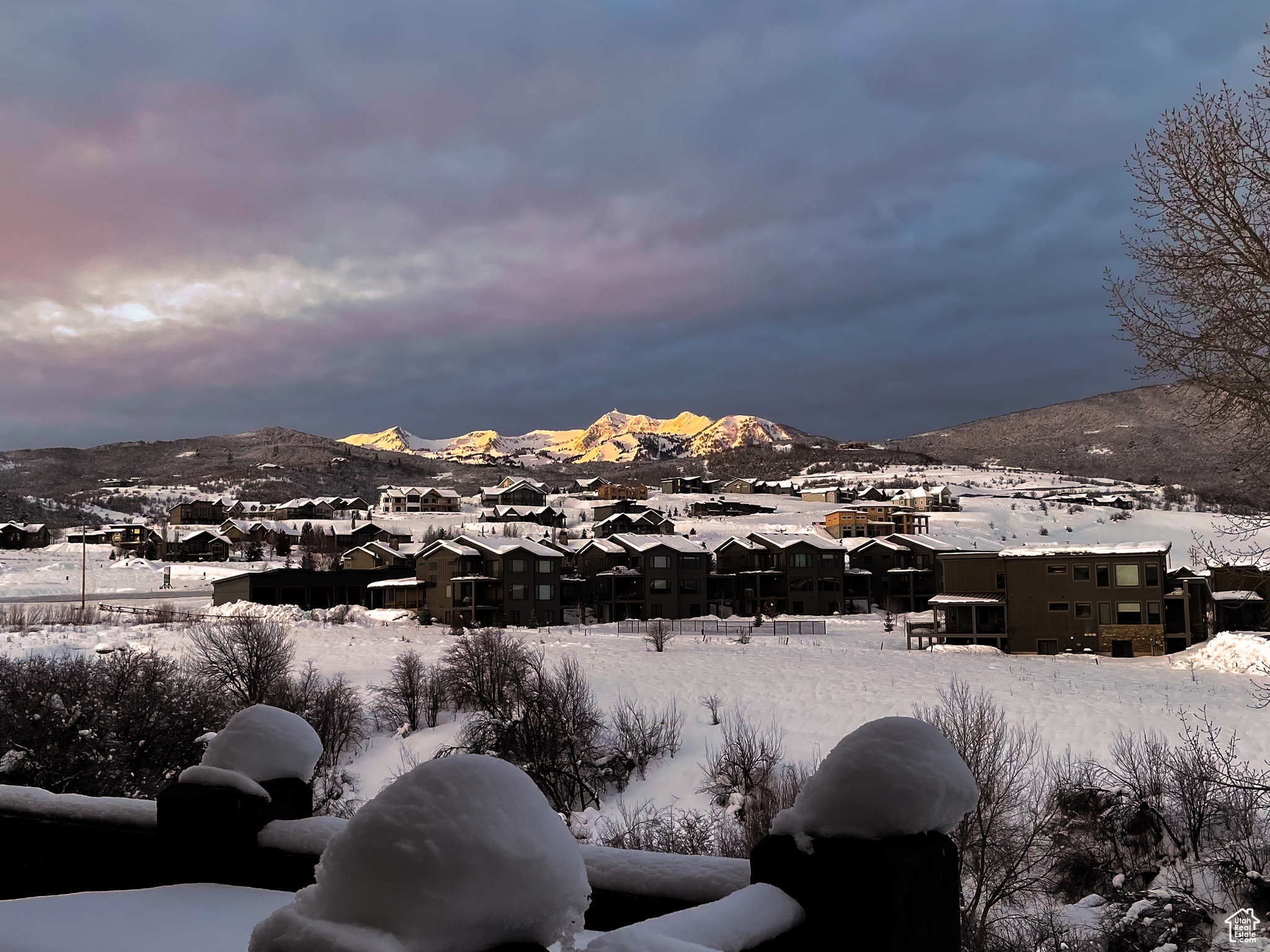LAKESIDE VILLAGE - Residential
