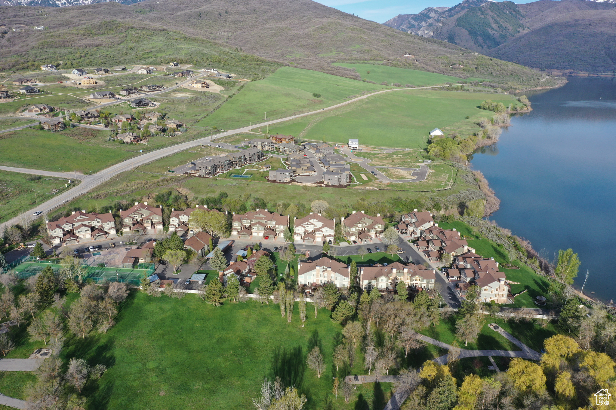 LAKESIDE VILLAGE - Residential