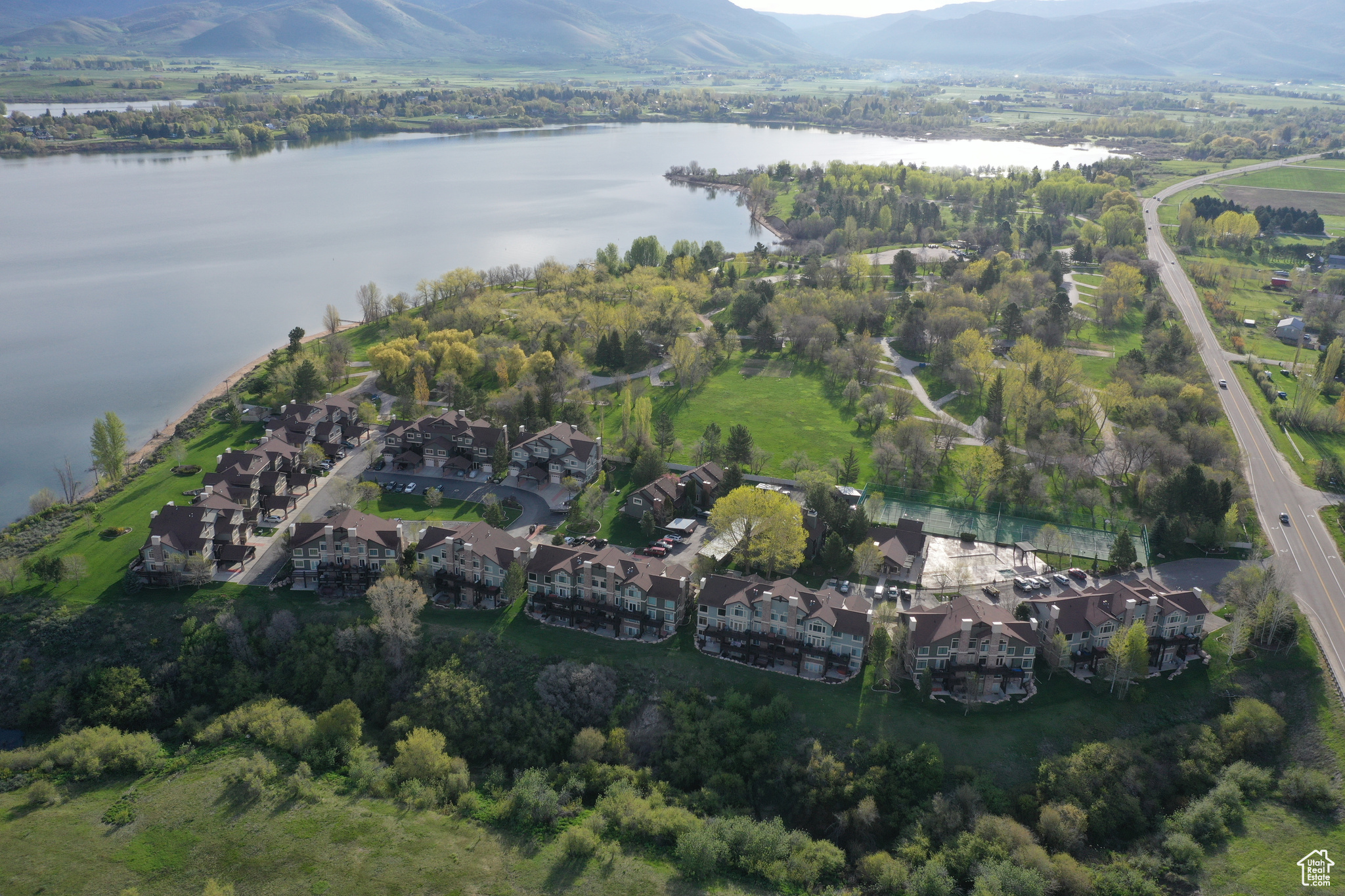 LAKESIDE VILLAGE - Residential