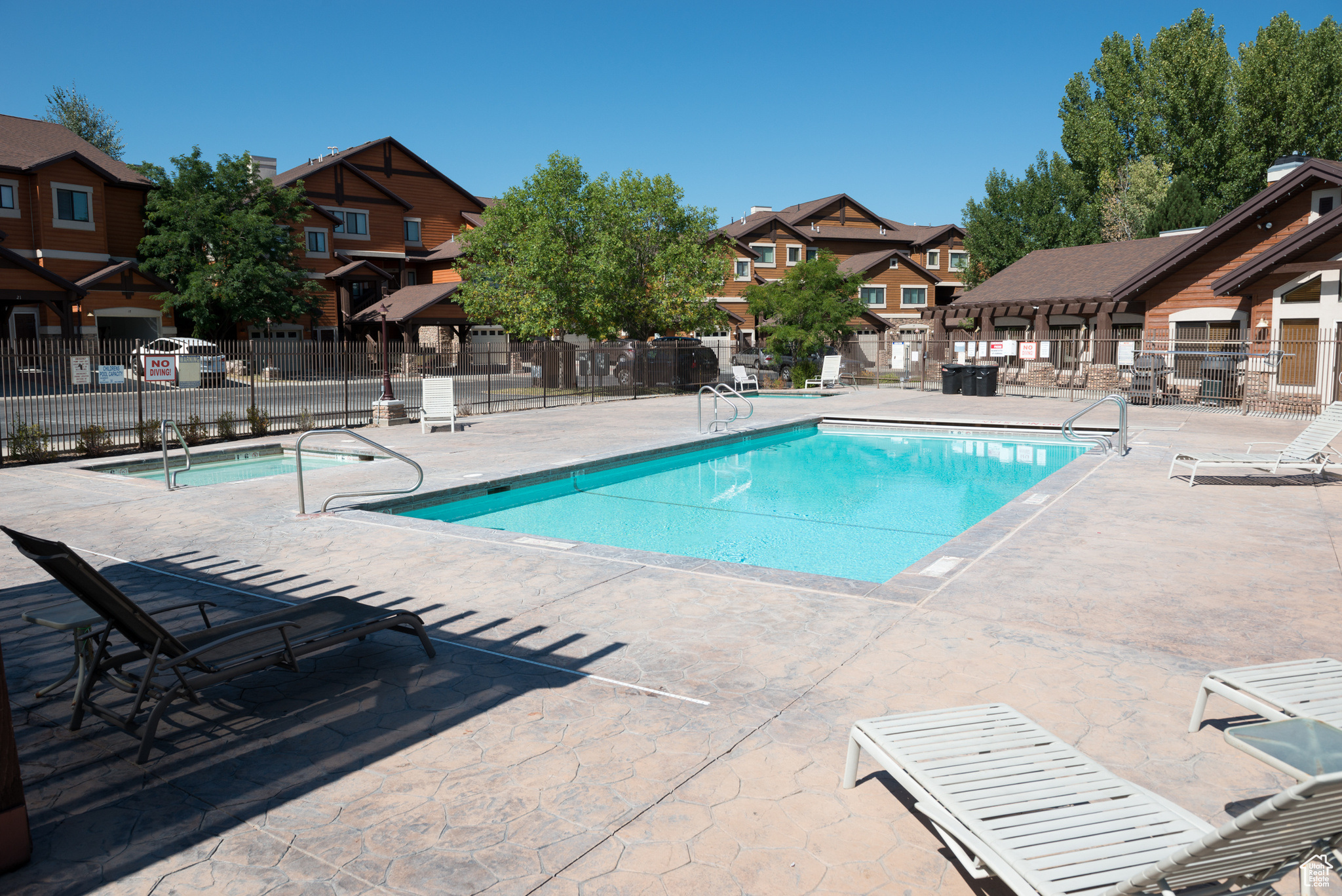 LAKESIDE VILLAGE - Residential