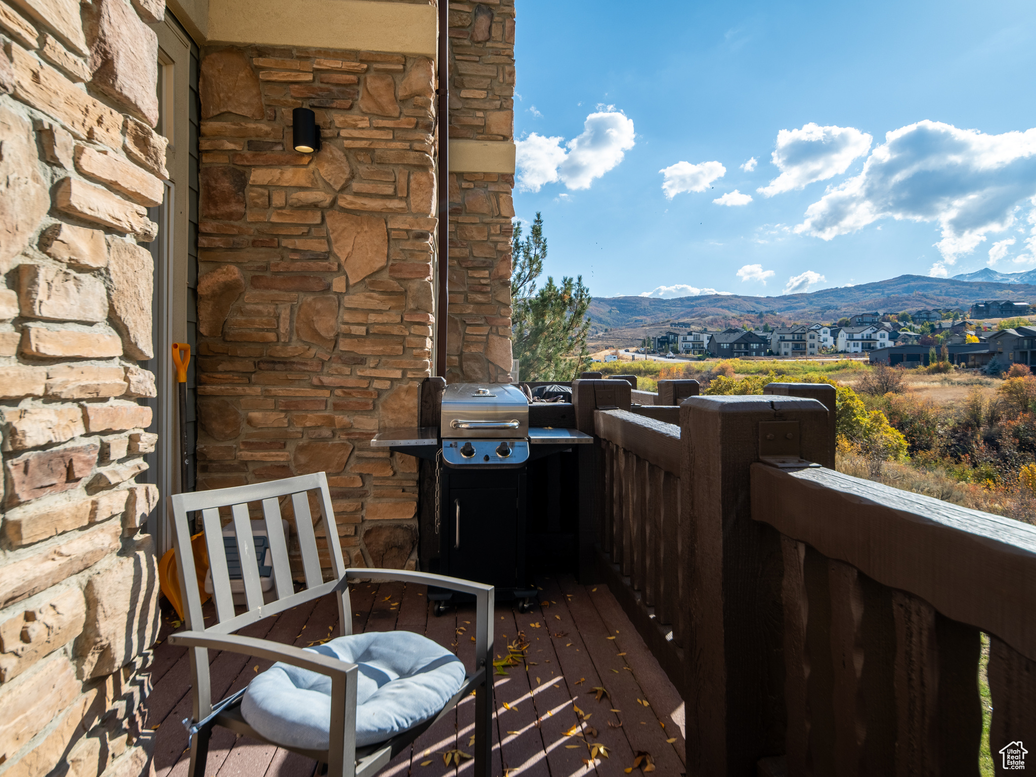 LAKESIDE VILLAGE - Residential