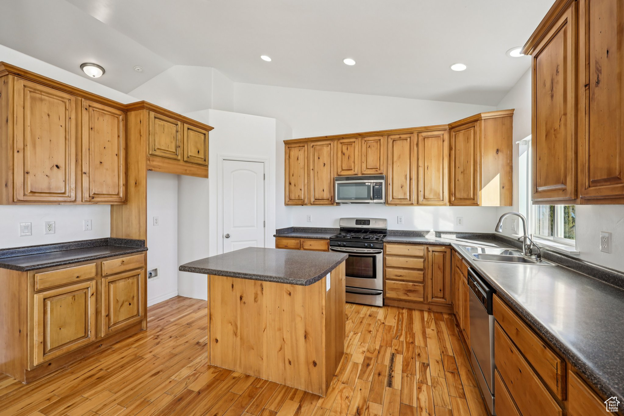 LAKE MOUNTAIN ESTATES - Residential