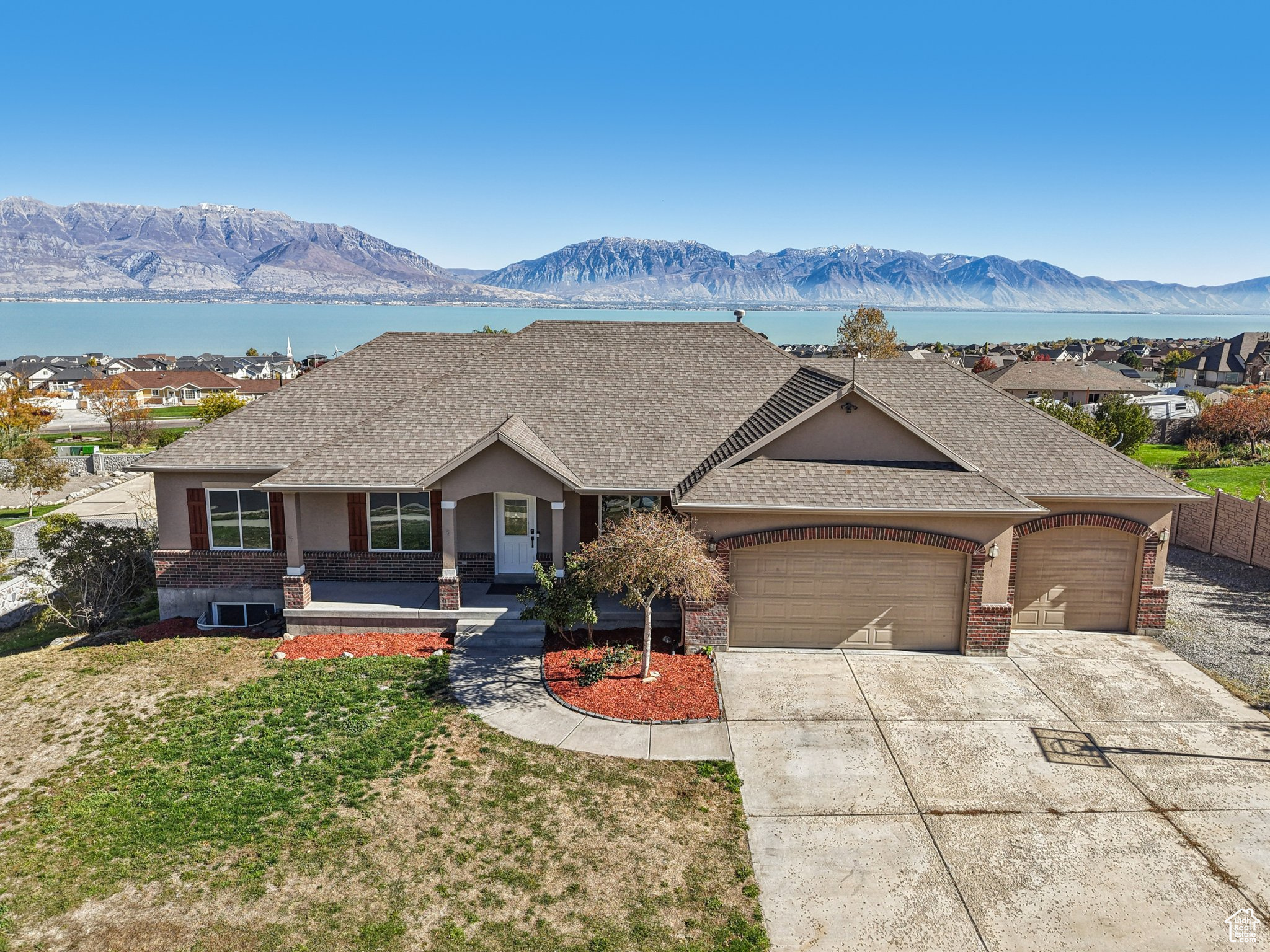 LAKE MOUNTAIN ESTATES - Residential