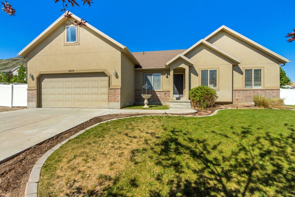 Photo of 14178 S DESERT CREEK CIR, Herriman, UT 84096 (MLS # 2165883)