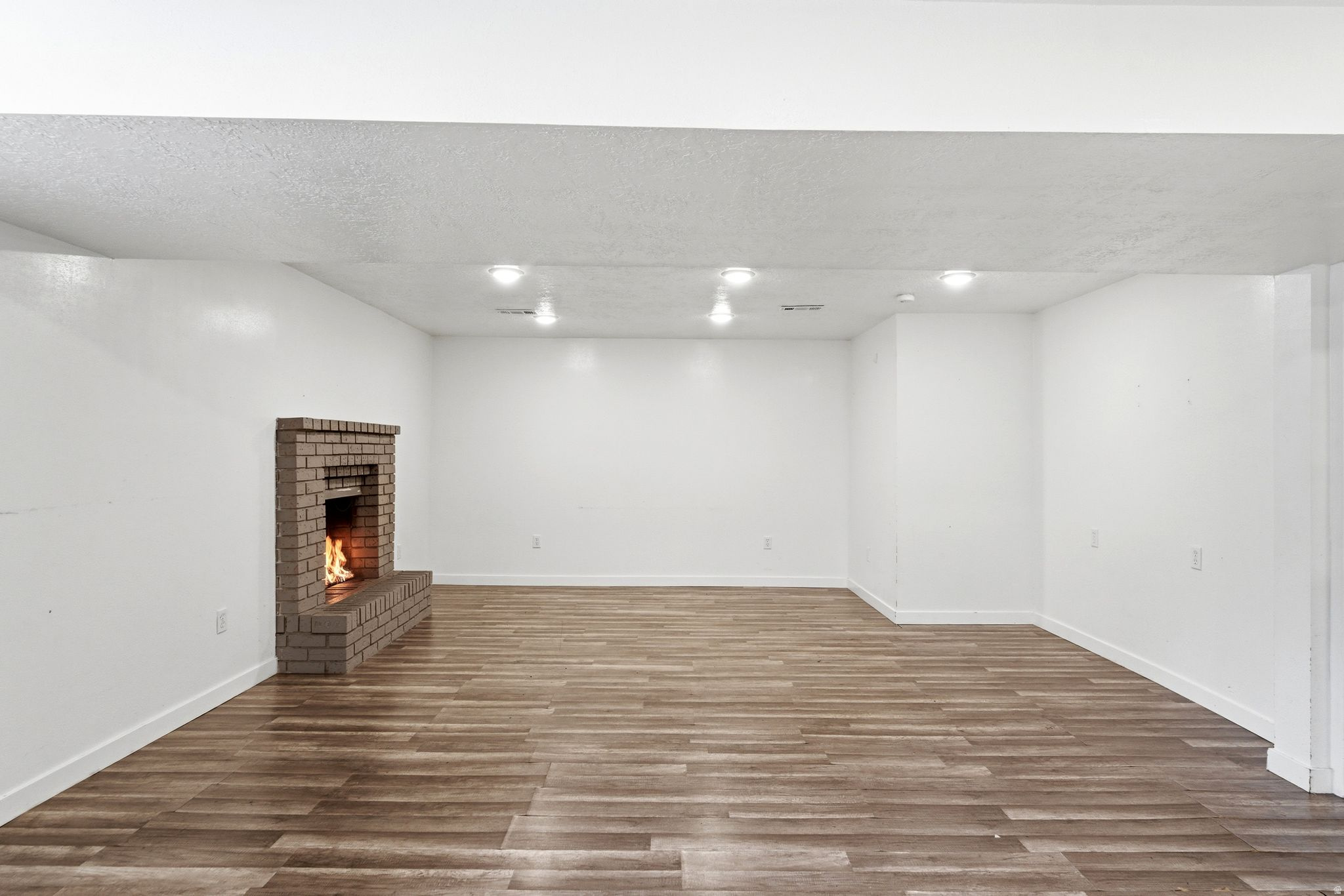 CAMELOT - Residential