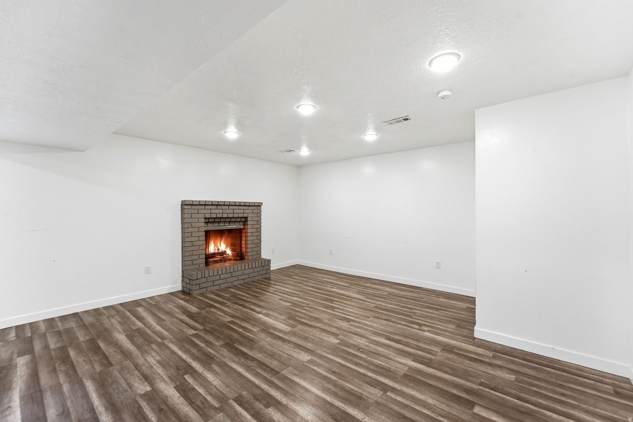 CAMELOT - Residential