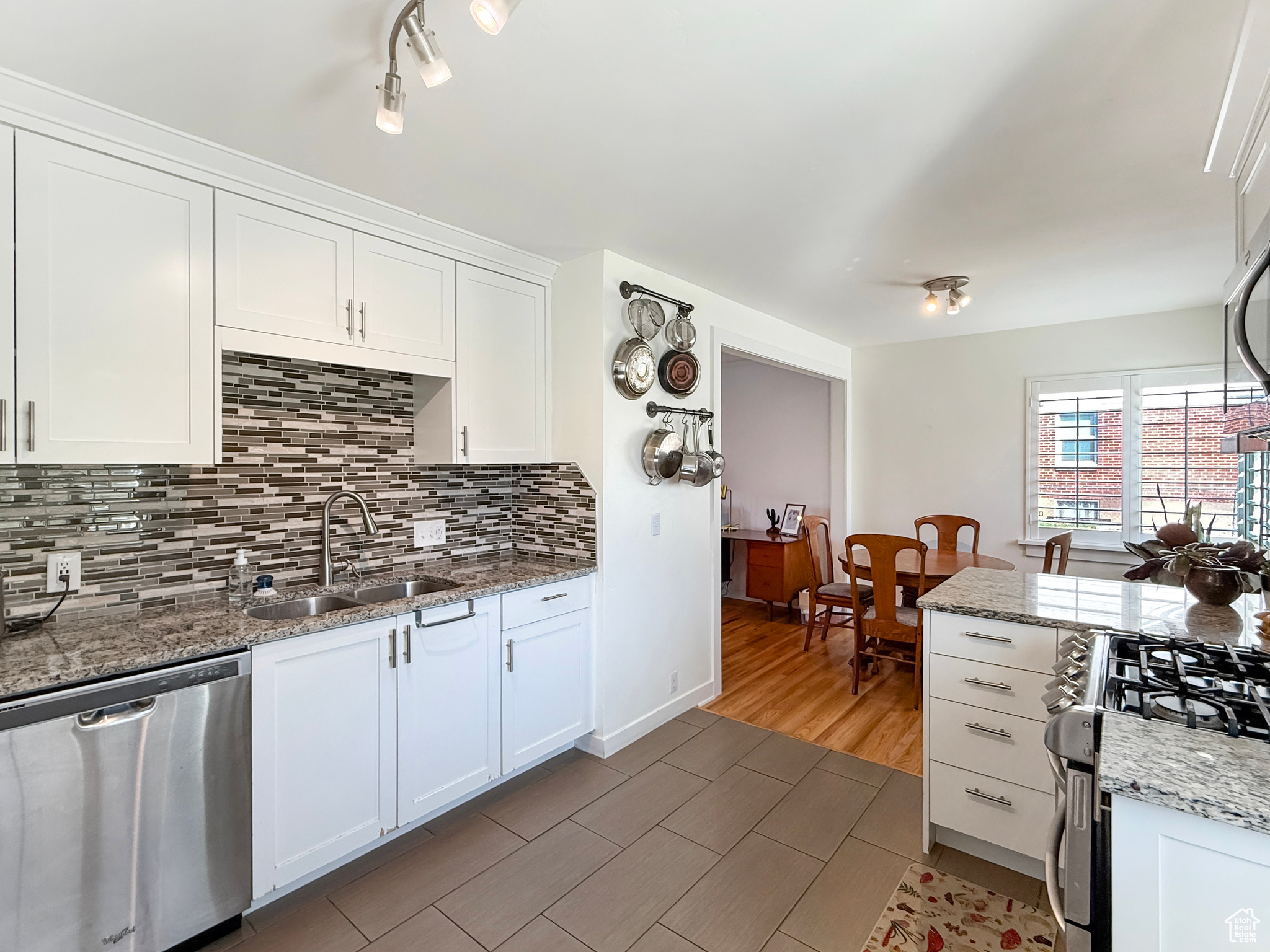 KINGSTON HEIGHTS - Residential
