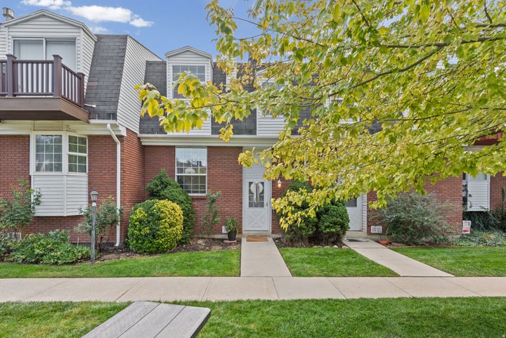 Photo 1 of 25 — 668 E WILLIAMSBURG CIR, Sandy, UT 84070
