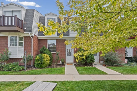 Condo For Sale - 668 E Williamsburg Cir<br/> Sandy, UT 84070
