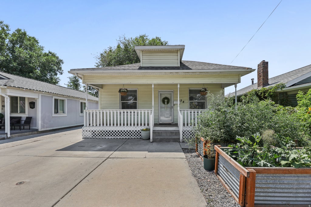 Photo of 138 E BERYL AVE, Salt Lake City, UT 84115 (MLS # 2178921)