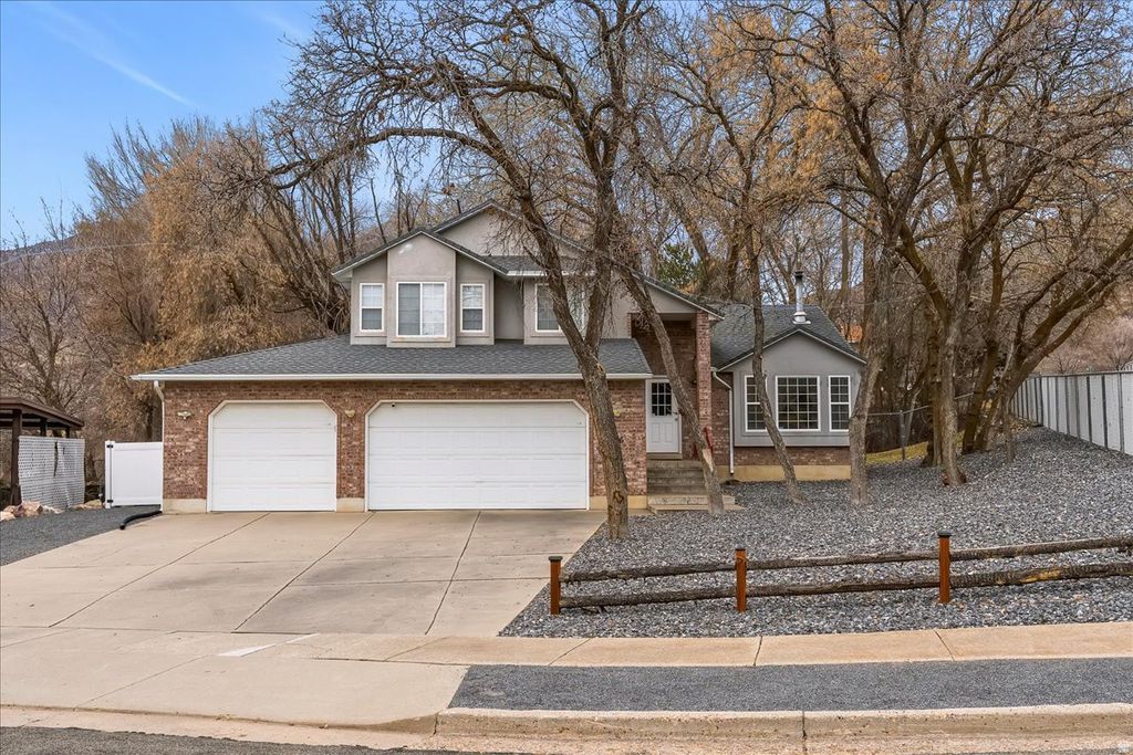 Photo of 2586 DEER RUN DR, South Weber, UT 84405 (MLS # 2137036)