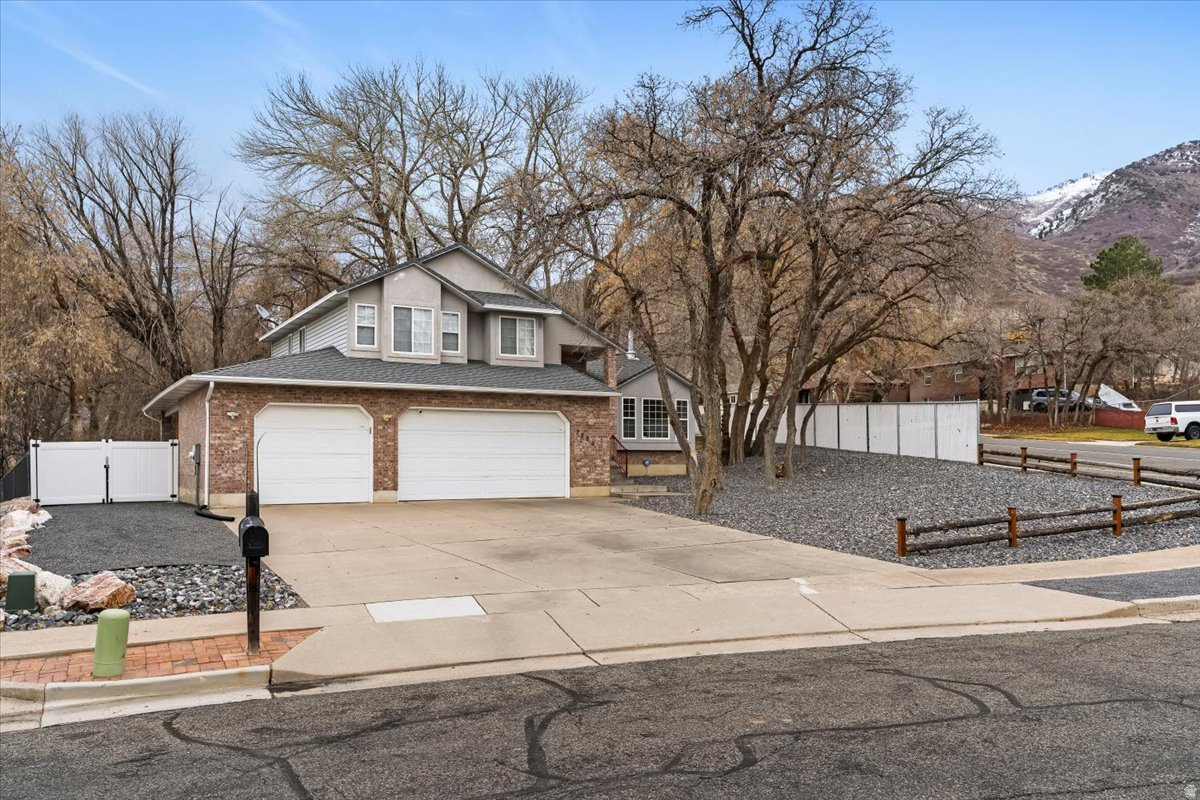 DEER RUN ESTATES - Residential