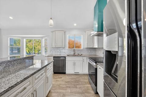 Tiny photo for 5638 W WALNUT VIEW CIR W, Kearns, UT 84118 (MLS # 2120558)