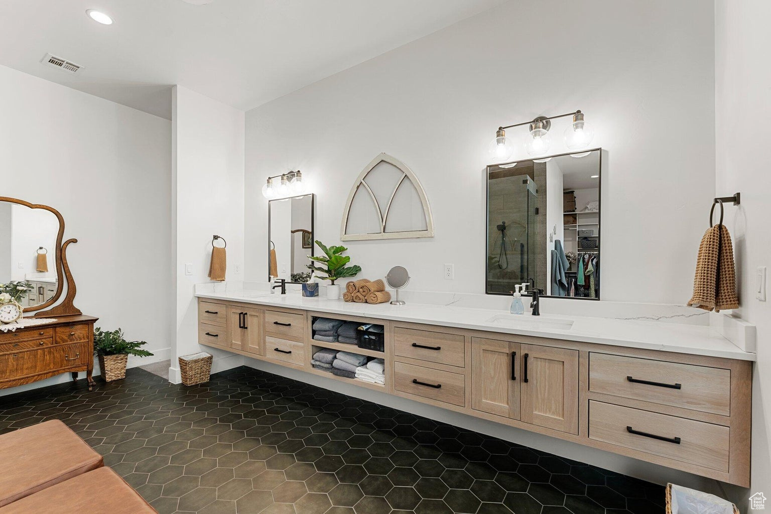LEDGES OF ST GEORGE PH 8 - Residential