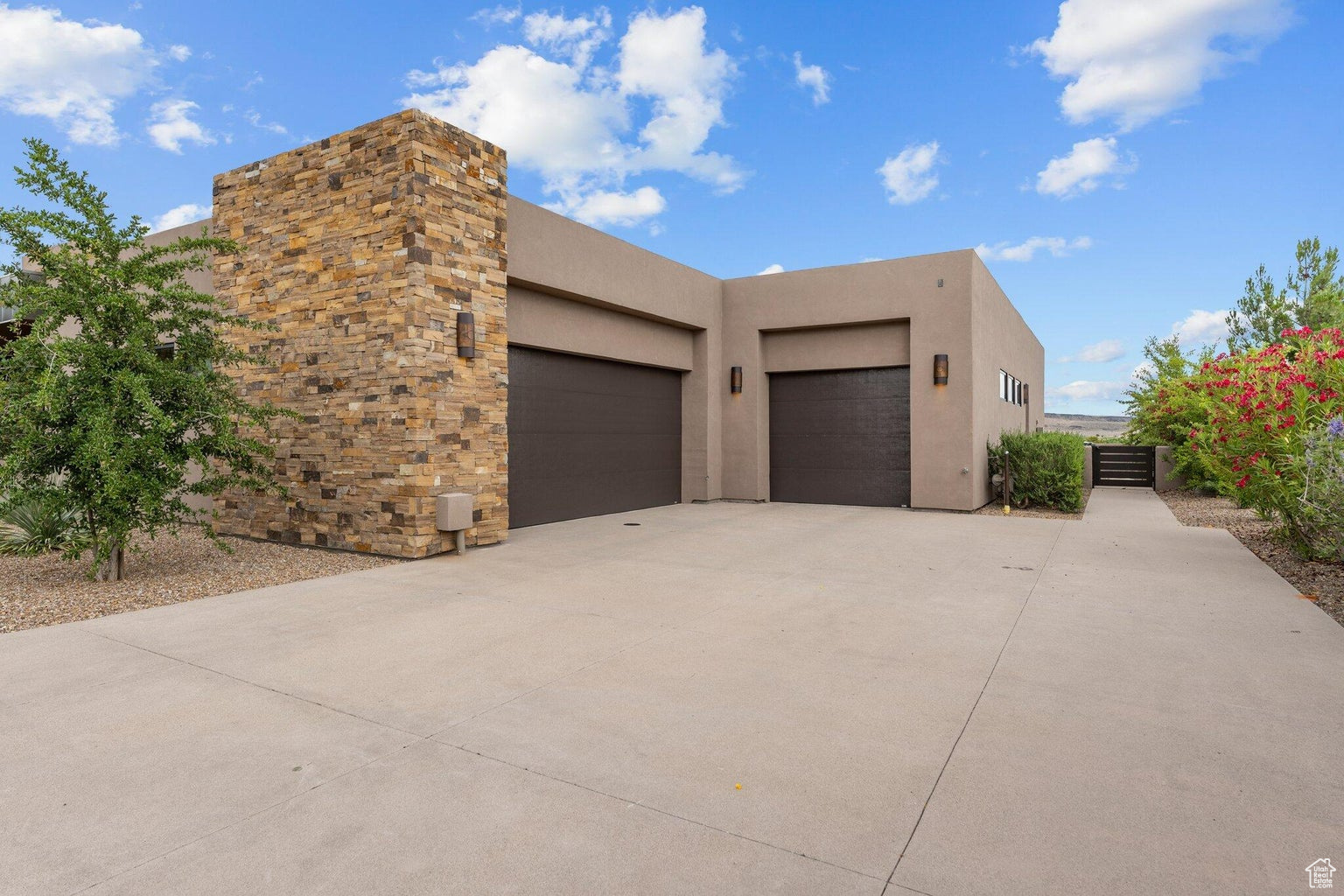LEDGES OF ST GEORGE PH 8 - Residential