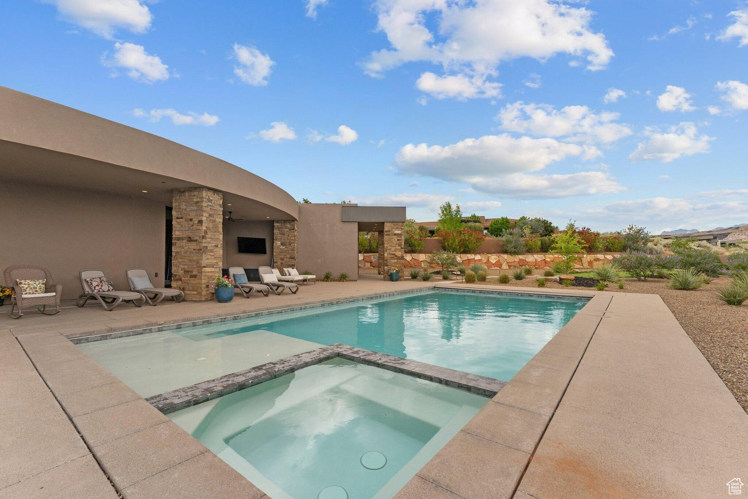 LEDGES OF ST GEORGE PH 8 - Residential
