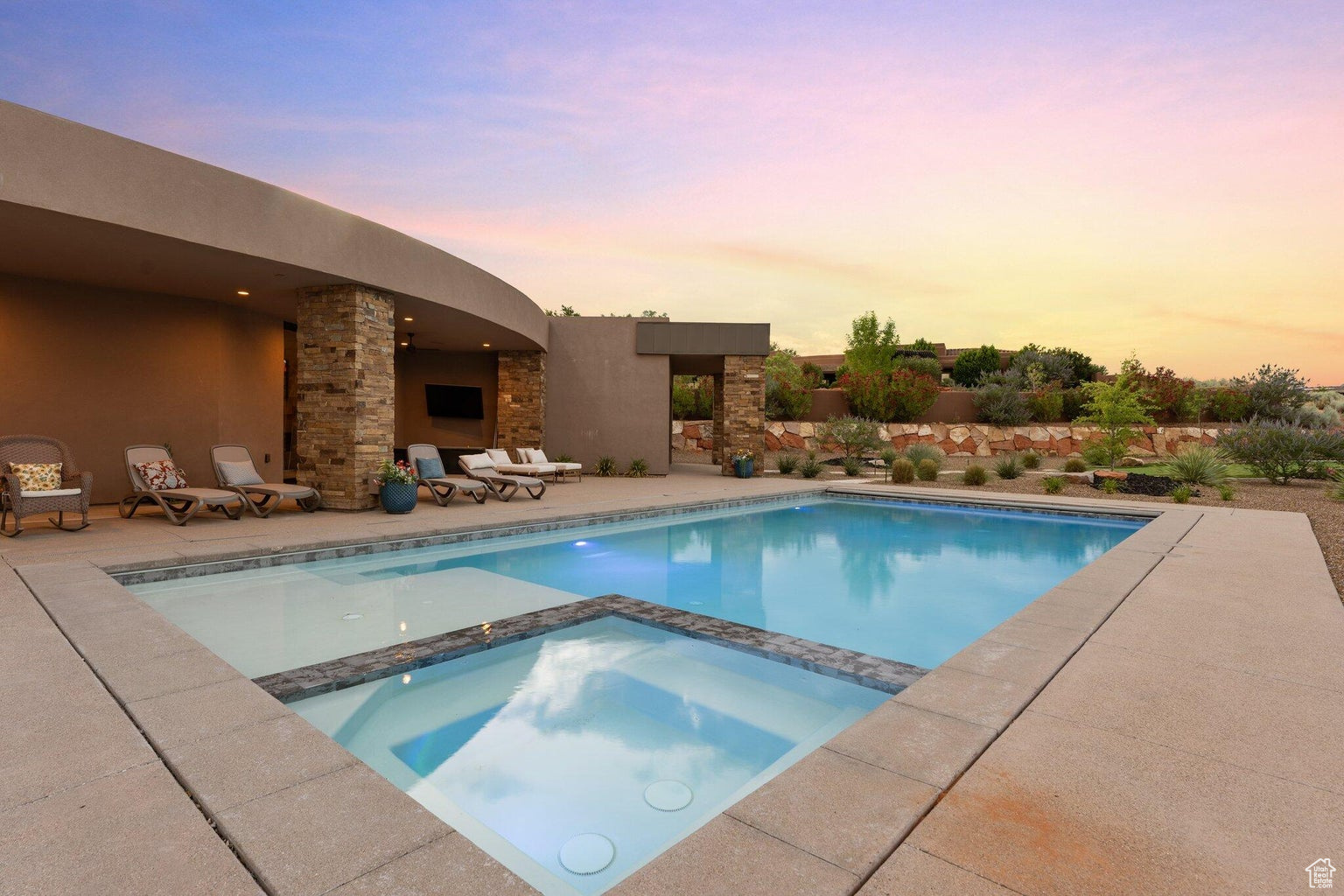 LEDGES OF ST GEORGE PH 8 - Residential