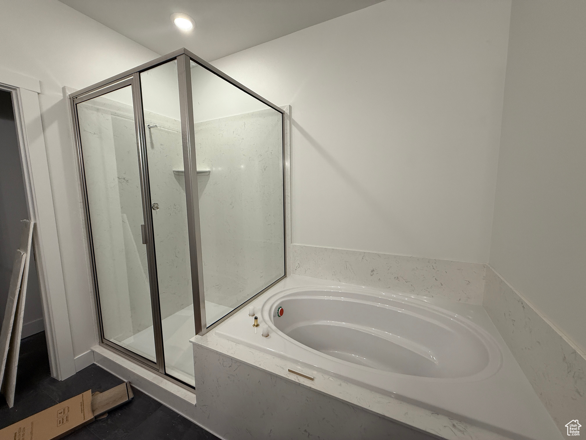 DIAMOND E - Residential