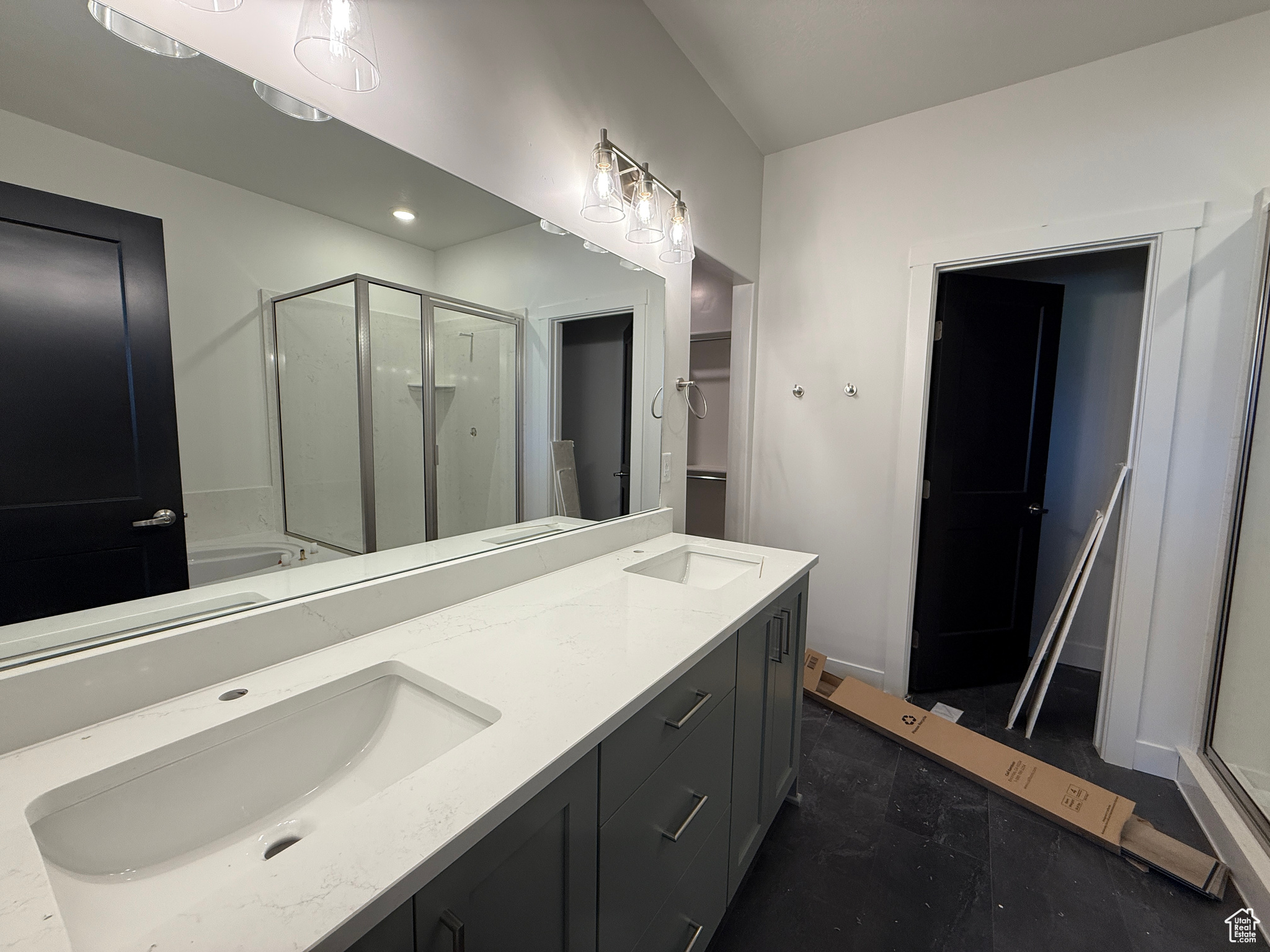 DIAMOND E - Residential